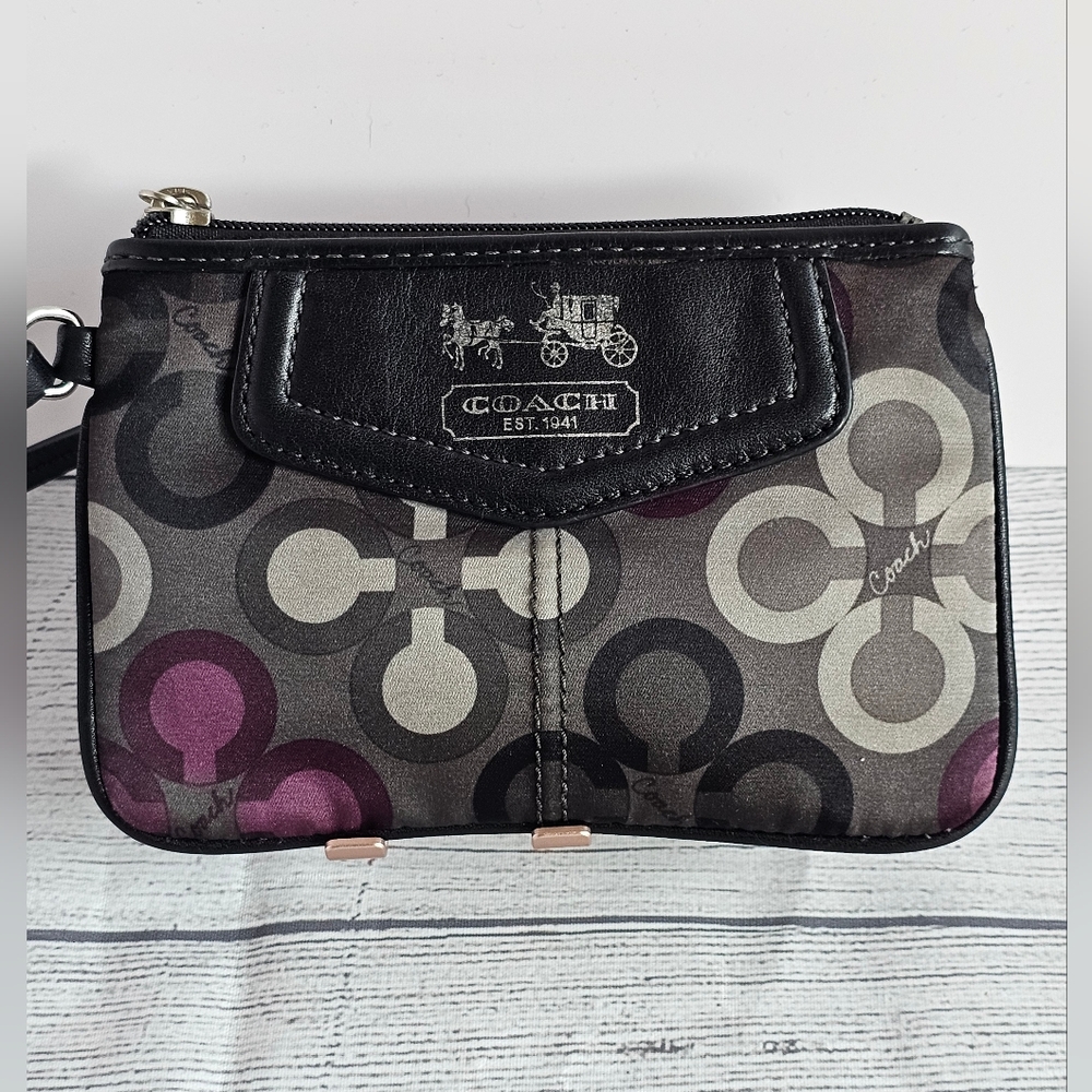 Coach Op Art Clover Wristlet